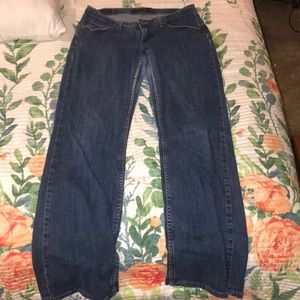women’s Levi’s jeans